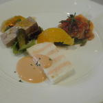 モナミ ピエロ - パテ･ド･カンパーニューと、ホタテとエビのテリーヌ。