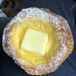 ベーカリー オリーブ - クリームチーズデニッシュ　￥194
クリームとチーズは美味しかったのですが、、、
デニッシュ生地が焦げていて若干苦味が、残念である、、、