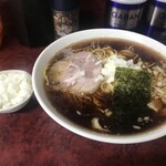 三番亭 - ラーメン特盛玉ネギ増し