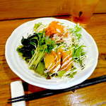 Izakayasuehiro - カニとホタテのサラダ。野菜をたっぷり摂って、健康的にお酒を楽しみましょう♪