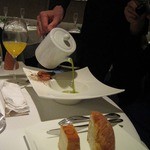 ラール・エ・ラ・マニエール - スープを注いでくれます