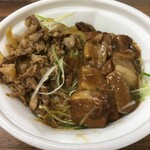 すき家 - 牛あいがけ豚角煮丼(並盛)