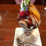 雪詩慕雲 - チョコレートパフェ。