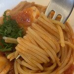 アミーゴ アミーガ - イカ、カブ、ケッパーのトマトソース