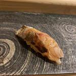 鮨 大門 - 炙りイサキ