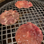 幸せの焼肉食べ放題 かみむら牧場 - 