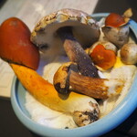 プレゼンテ スギ - シェフが山に入って採ってくる茸達