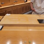 鮨 しゅん輔 - 薄くスライスされた烏賊