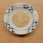 鮨 しゅん輔 - 白海老の昆布〆