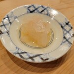 鮨 しゅん輔 - 白海老の昆布〆