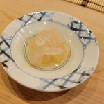 鮨 しゅん輔 - 白海老の昆布〆