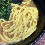 Ra-Men Seiya - 麺はかなり太めの平打ち麵。