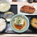 Matsunoya - ロースカツ定食 490円