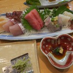 よし寿司 - お刺身です