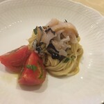 ジューダバレリーノ - ｱﾜﾋﾞの肝とからすみの冷製ｶｯﾍﾟﾘｰﾆ、あめらﾄﾏﾄ添え