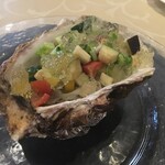 ジューダバレリーノ - 愛媛宇和島産 特大岩牡蠣、野菜のﾏﾘﾈ乗せ