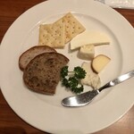 フラムドール - 「チーズ盛り合わせ」(580円)