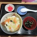 そば道楽 - 中華丼(660円)