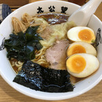 太公望ラーメン - 醤油ラーメン、ワンタン、煮玉子トッピング