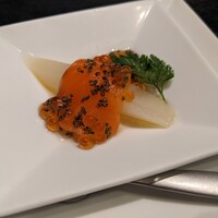 トラットリアイタリア 銀座店 - アミューズ：サーモンとホワイトアスパラガス