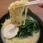Yokohama Iekei Ramen Tsuru Noya - 豚骨醤油ラーメン　中太麺
