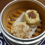 中国食堂 月とパンダ - レンコンのシュウマイ　上海もち米のシュウマイ