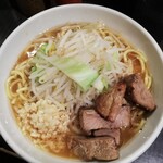 らーめん破顔おおびる - ラーメン￥750　ニンニクヤサイ　サテライトアングル