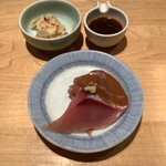 日本橋海鮮丼 つじ半 - 別皿のお刺身、出汁茶漬け用らしいですがこのままでも美味しい。