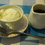 トラットリア マッコ - ホイップとメイプルシロップ