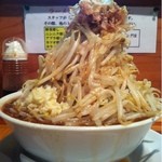 神起 - 2012.10.21　ラーメン200g６５０円。野菜増し増し、にんにく増し、カツオ増し増し、カラメ増し。