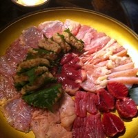 焼鶏あきら 中目黒本店 - 美しい、鶏ーー。生でも食べれちゃいそう。