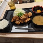 松乃家 - 私の頼んだ、山盛り本格唐揚げ 油淋鶏定食(税込950円)＋生玉子(50円)で、1,000円