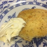ルビアン - スコーンにタカナシのクロテッドクリーム