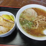 黄金そば - ラーメン500円＋ミニかつ丼350円