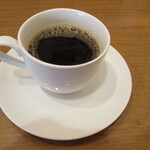 IRIS - ランチはドリンクつき。ホットコーヒーで寛ぐ。