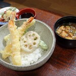 桶家乃隠居 - 天プラ丼と赤出汁