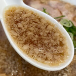 ラーメン魁力屋 - 濃醤油色のスープ