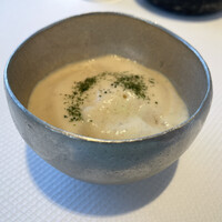 ベージュ アラン・デュカス 東京 - 中にそら豆のアイスが。