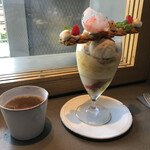 PATISSERIE ASAKO IWAYANAGI - パルフェビジュー ペシュ、ラベンダーと京番茶 5,280円（税込）