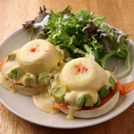 Wistaria by ELOISE's cafe - サーモンアボカドベネディクト