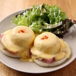 Wistaria by ELOISE's cafe - ベーコンチーズベネディクト