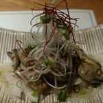 産直青魚専門 新宿 御厨 - 牡蠣のオイル漬けはたっぷり
