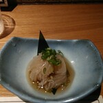 産直青魚専門 新宿 御厨 - 付き出しの糸蒟蒻の味と香りが忘れられず別盛で