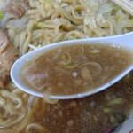 ラーメン二郎 - パンチあるキレッキレスープ