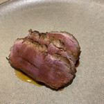 中国酒菜 鯉石 - カモ。下にはナスの煮びたしが隠れています。