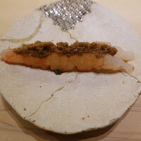 鮨 なんば 日比谷 - ぼたん海老：増毛、びっくりなサイズ