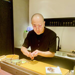 きう - ◎バルサミコ酢で作るシャリは、さわやかさと軽い甘味を感じる。鬼才の久田さんならではの寿司。