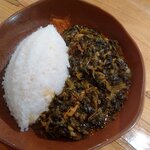 African Restaurant Calabash - サガサガ （葉菜・燻製魚のレッドパームオイル煮）