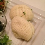 ①タパス盛合せ５種2000円（自家製ラルドバーガー）