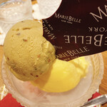 マリベル - お好きなジェラート2種盛り(ピスタチオ&バニラ)、アップ！